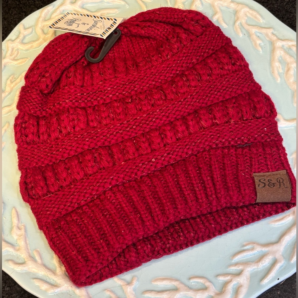 NWT! Beautiful Sunshine & Rodeos Deep Red Knit Ponytail Beanie! ❤️